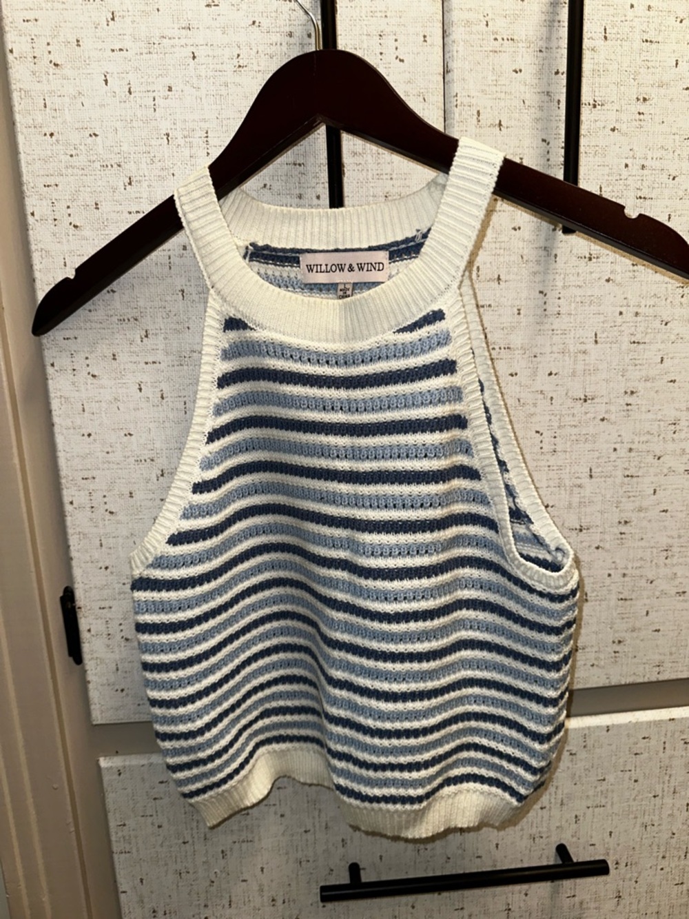 Willow & Wind Women's White and Blue Striped Knit Tank Top